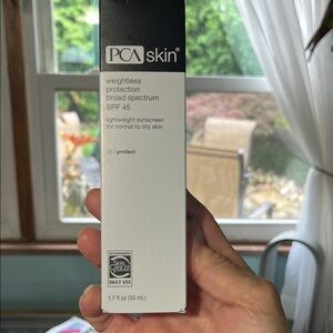 PCA Skin Weightless Protection SPF 45